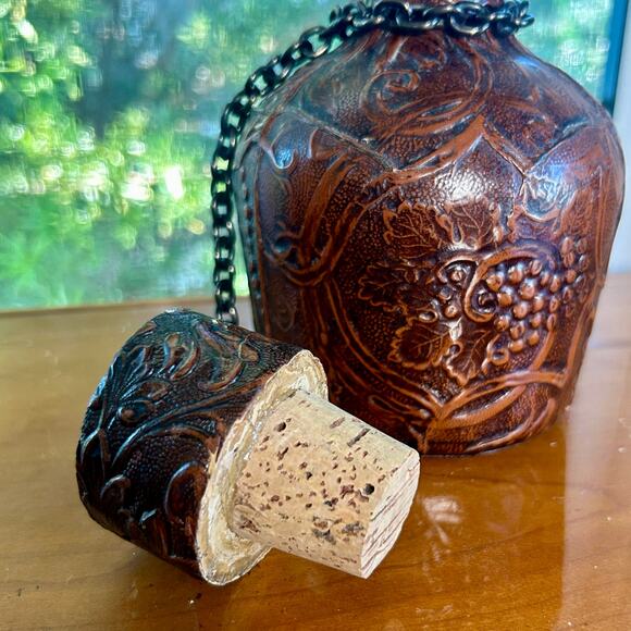 Vintage Spanish Glass Decanter with Tooled Leather Cover & Cork Stopper - Picture 4 of 13